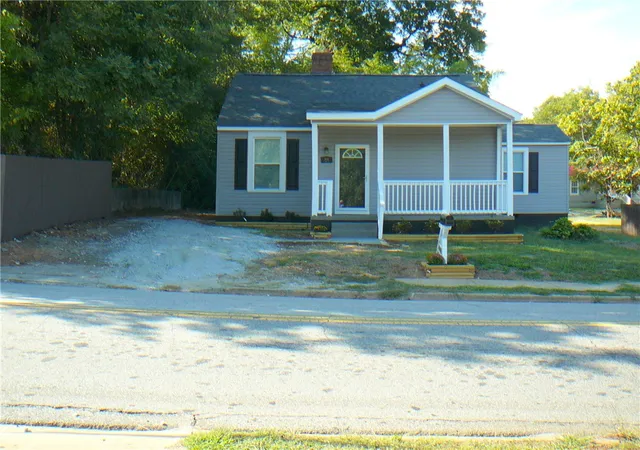 Photo 2 of Single family home for sale at 803 E Orr St, Anderson, SC 29621 | MLS# 20306290 | Listing updated on 2026-10-13