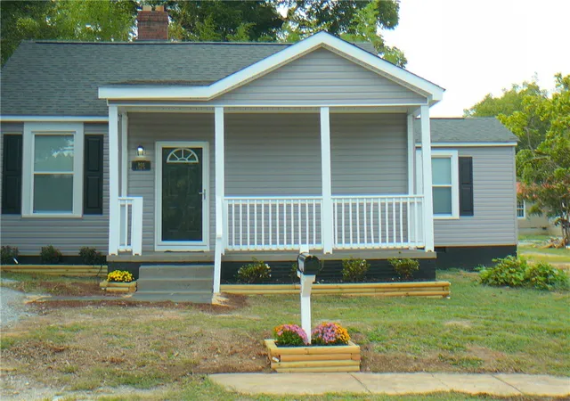 Photo 3 of Single family home for sale at 803 E Orr St, Anderson, SC 29621 | MLS# 20306290 | Listing updated on 2026-10-13