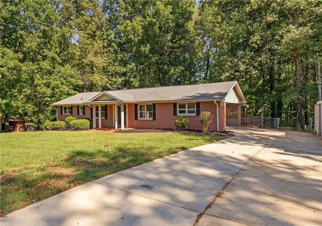Photo 3 of Single family home for sale at 417 Ponce Deleon Dr, Anderson, SC 29621 | MLS# 20306206 | Listing updated on 2026-10-20
