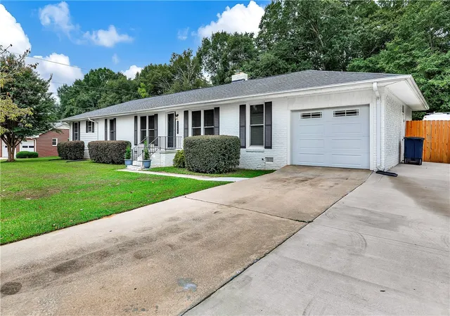 Photo 2 of Single family home for sale at 604 Sherry Dr, Anderson, SC 29621 | MLS# 20306183 | Listing updated on 2026-10-18