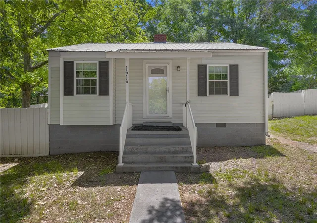 Photo 1 of Single family home for sale at 1616 Meadowbrook Cir, Anderson, SC 29624 | MLS# 20306300 | Listing updated on 2026-09-17