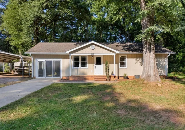 Photo 2 of Single family home for sale at 202 Hemlock Ave, Anderson, SC 29625 | MLS# 20306193 | Listing updated on 2026-10-09