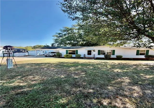 Photo 2 of Manufactured home for sale at 111 Lauren Flynn Dr, Anderson, SC 29626 | MLS# 20306306 | Listing updated on 2026-10-01