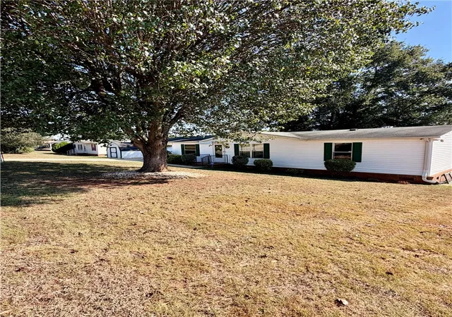 Photo 3 of Manufactured home for sale at 111 Lauren Flynn Dr, Anderson, SC 29626 | MLS# 20306306 | Listing updated on 2026-10-01