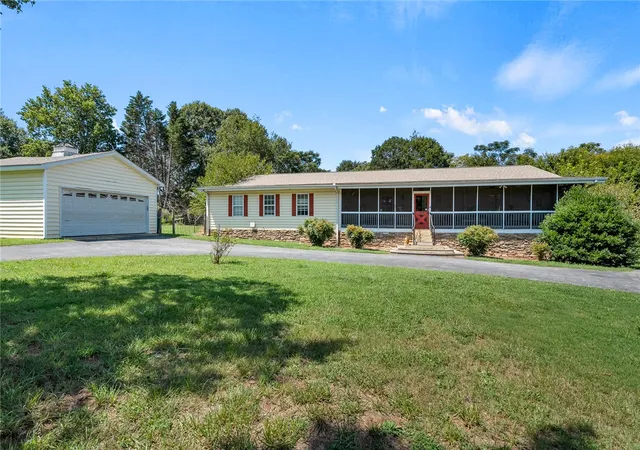 Photo 1 of Manufactured home for sale at 211 Morningwood Ln, Piedmont, SC 29673 | MLS# 20305383 | Listing updated on 2026-10-23
