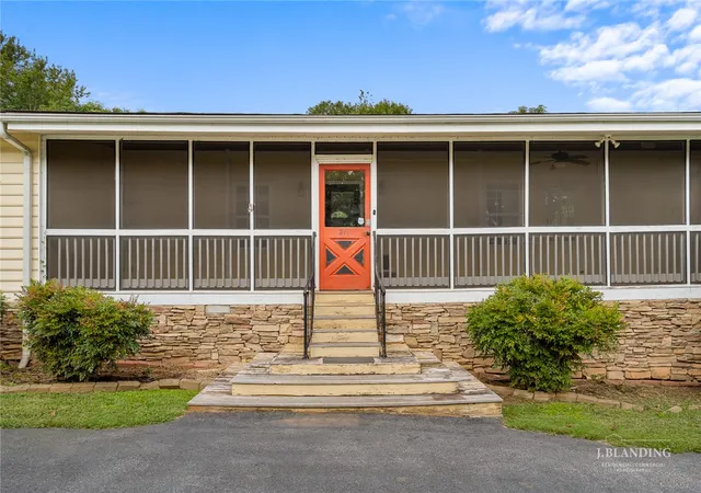 Photo 2 of Manufactured home for sale at 211 Morningwood Ln, Piedmont, SC 29673 | MLS# 20305383 | Listing updated on 2026-10-23