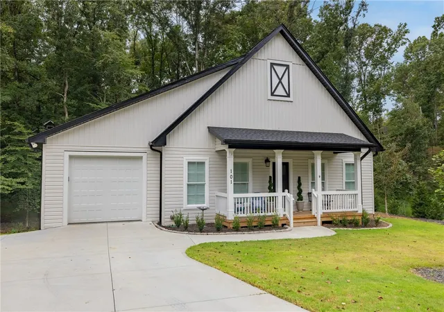 Photo 2 of Single family home for sale at 101 Plum Ct, Westminster, SC 29693 | MLS# 20306257 | Listing updated on 2026-10-28