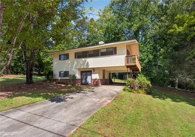 Photo 1 of Single family home for sale at 801 Longforest Dr, Seneca, SC 29672 | MLS# 20306104 | Listing updated on 2026-09-23