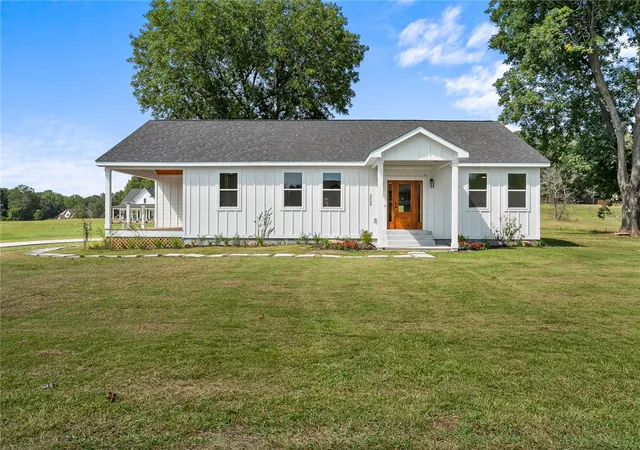 Photo 1 of Single family home for sale at 2024 Edwards Lake Rd, Greer, SC 29651 | MLS# 20306167 | Listing updated on 2026-10-17