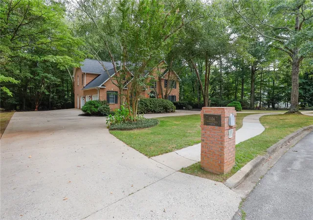 Photo 2 of Single family home for sale at 1104 Thornehill Dr, Anderson, SC 29621 | MLS# 20305958 | Listing updated on 2026-10-09