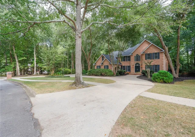Photo 3 of Single family home for sale at 1104 Thornehill Dr, Anderson, SC 29621 | MLS# 20305958 | Listing updated on 2026-10-09