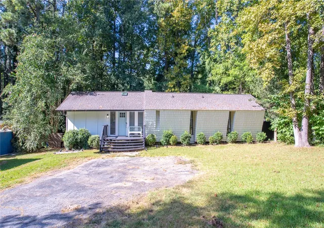 Photo 1 of Single family home for sale at 111 Oakdale Dr, Greenwood, SC 29649 | MLS# 20306328 | Listing updated on 2026-09-17