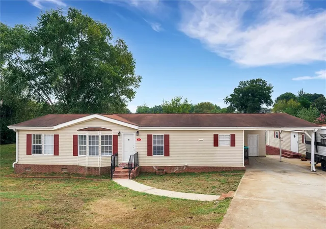 Photo 3 of Manufactured home for sale at 107 Cody Ct, Anderson, SC 29626 | MLS# 20306289 | Listing updated on 2026-10-08