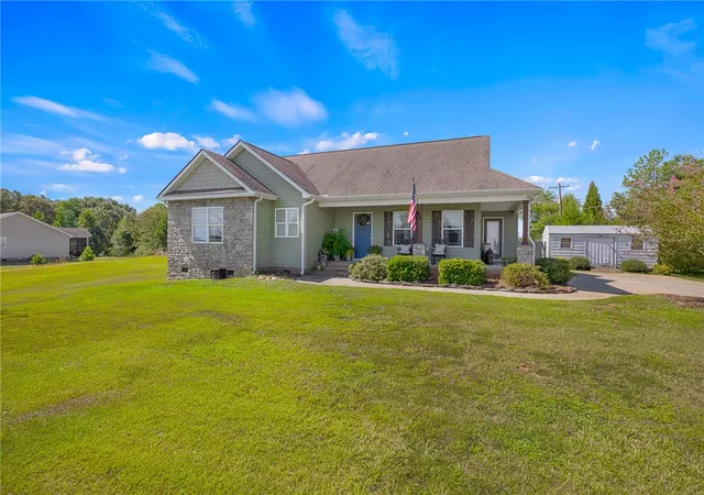 Photo 2 of Single family home for sale at 496 Belle Shls Rd, Six Mile, SC 29682 | MLS# 20306336 | Listing updated on 2026-09-26