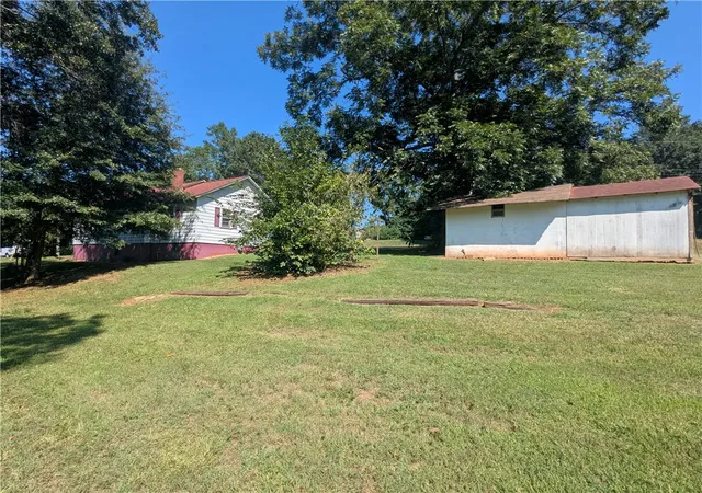 Photo 13 of Sale Pending at 604 East S 2nd St, Seneca, SC 29678 | MLS# 20306339 | Listing updated on 2026-10-16