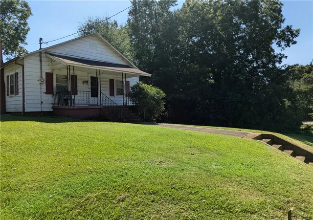 Photo 1 of Sale Pending at 604 East S 2nd St, Seneca, SC 29678 | MLS# 20306339 | Listing updated on 2026-10-16