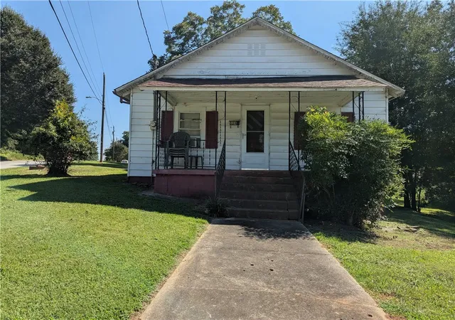 Photo 2 of Sale Pending at 604 East S 2nd St, Seneca, SC 29678 | MLS# 20306339 | Listing updated on 2026-10-16