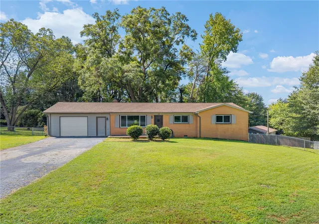 Photo 1 of Single family home for sale at 116 E Hill Dr, Easley, SC 29640 | MLS# 20306256 | Listing updated on 2026-10-24