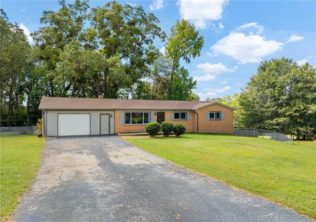 Photo 2 of Single family home for sale at 116 E Hill Dr, Easley, SC 29640 | MLS# 20306256 | Listing updated on 2026-10-24