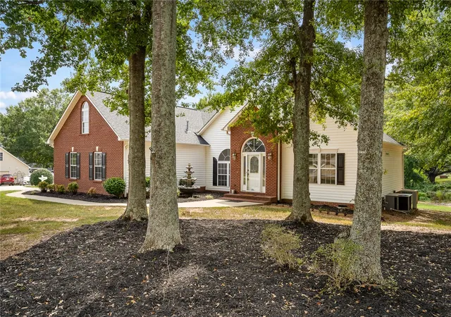 Photo 2 of Single family home for sale at 191 Amberwood Dr, Anderson, SC 29621 | MLS# 20306311 | Listing updated on 2026-10-05