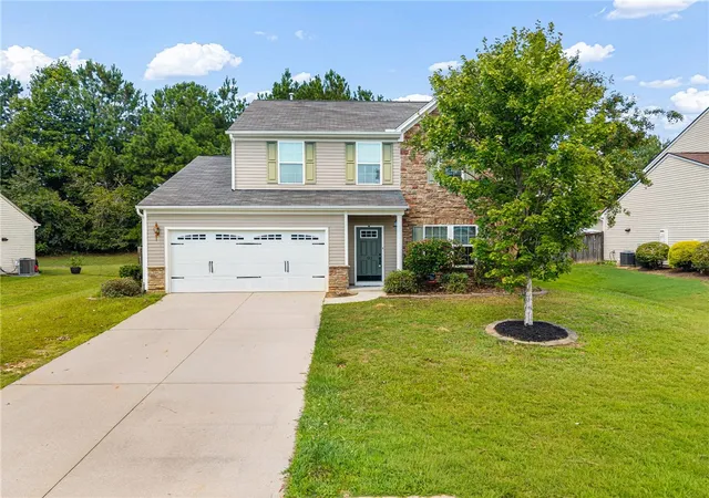 Single family home for sale at 132 Hamilton Ct, Easley, SC 29642 | MLS# 20306350