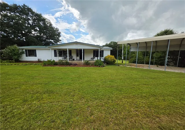 Photo 3 of Manufactured home for sale at 43 Fletcher Dr, Donalds, SC 29638 | MLS# 20306353 | Listing updated on 2026-09-18