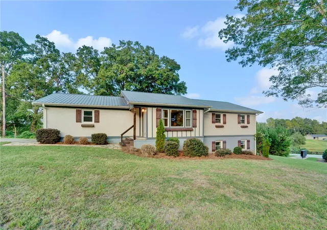 Photo 1 of Single family home for sale at 578 Gap Hl Rd, Six Mile, SC 29682 | MLS# 20306370 | Listing updated on 2026-10-13