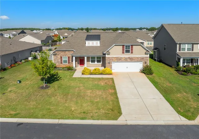 Photo 2 of Single family home for sale at 127 Spyglass Ln, Pendleton, SC 29670 | MLS# 20306396 | Listing updated on 2026-10-06