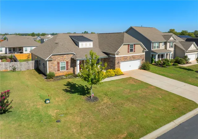 Photo 3 of Single family home for sale at 127 Spyglass Ln, Pendleton, SC 29670 | MLS# 20306396 | Listing updated on 2026-10-06