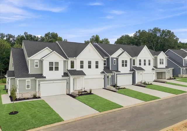 Photo 2 of Sale Pending at 134 Silo Ridge Dr, Anderson, SC 29621 | MLS# 20306418 | Listing updated on 2026-10-06