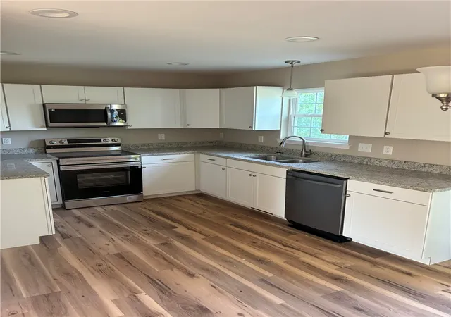 Photo 4 of Single family home for sale at 440 Rollingwood Dr, Easley, SC 29640 | MLS# 20306443 | Listing updated on 2026-09-21