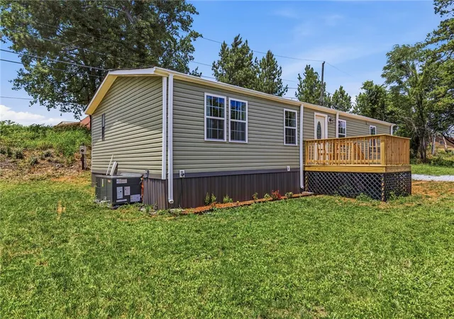 Photo 1 of Manufactured home for sale at 162 Crest Cir, Spartanburg, SC 29302 | MLS# 20306458 | Listing updated on 2026-10-10
