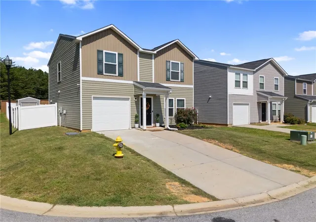 Photo 2 of Single family home for sale at 322 Long Grv Ln, Greer, SC 29650 | MLS# 20306451 | Listing updated on 2026-10-18
