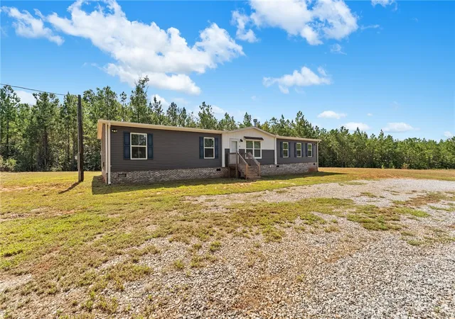 Photo 2 of Manufactured home for sale at 261 Fox Rd, Abbeville, SC 29620 | MLS# 20306387 | Listing updated on 2026-10-12