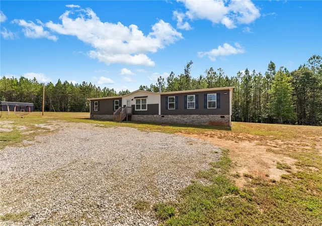 Photo 3 of Manufactured home for sale at 261 Fox Rd, Abbeville, SC 29620 | MLS# 20306387 | Listing updated on 2026-10-12