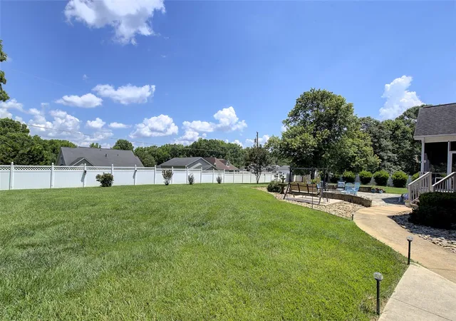 Photo 3 of Single family home for sale at 9 Montague Cir, Greenville, SC 29617 | MLS# 20306474 | Listing updated on 2026-10-25