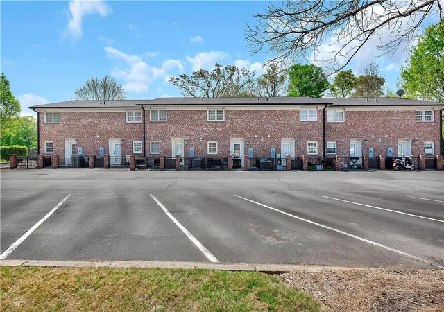 Listing Photo 4 - Condo for sale in building located at 209 Calhoun St, Clemson, SC 29631