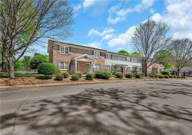 Listing Photo 5 - Condo for sale in building located at 209 Calhoun St, Clemson, SC 29631