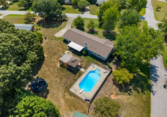 Photo 3 of Sale Pending at 210 Robin Dr, Anderson, SC 29621 | MLS# 20305937 | Listing updated on 2026-09-29