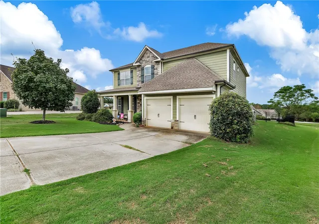 Photo 3 of Sale Pending at 1009 Hillcrest Ct, Anderson, SC 29621 | MLS# 20306496 | Listing updated on 2026-10-15