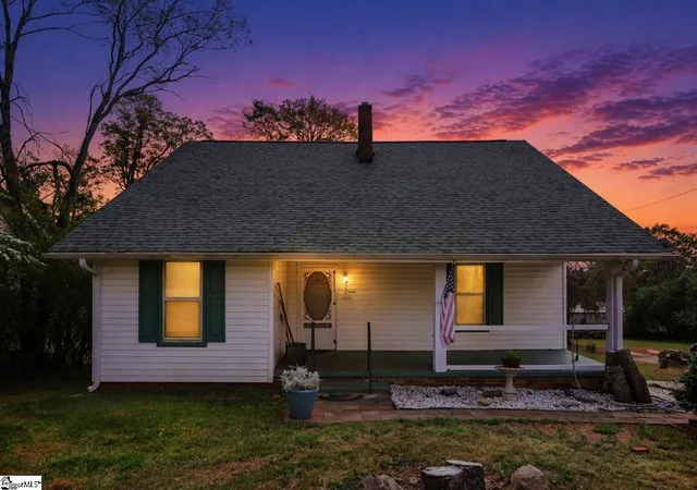 Photo 2 of Single family home for sale at 312 E A Ave, Easley, SC 29640 | MLS# 20306549 | Listing updated on 2026-10-05