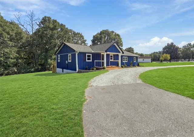 Photo 2 of Single family home for sale at 418 Old River Rd, Pelzer, SC 29669 | MLS# 20306497 | Listing updated on 2026-09-23