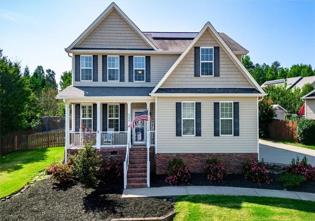 Photo 2 of Sale Pending at 606 Summitbluff Dr, Greenville, SC 29617 | MLS# 20306556 | Listing updated on 2026-10-04