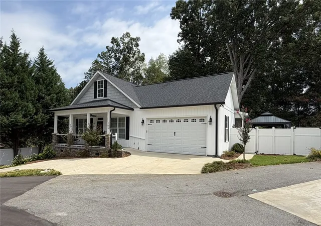 Photo 1 of Single family home for sale at 104 Cottage Way, Easley, SC 29642 | MLS# 20306568 | Listing updated on 2026-09-23
