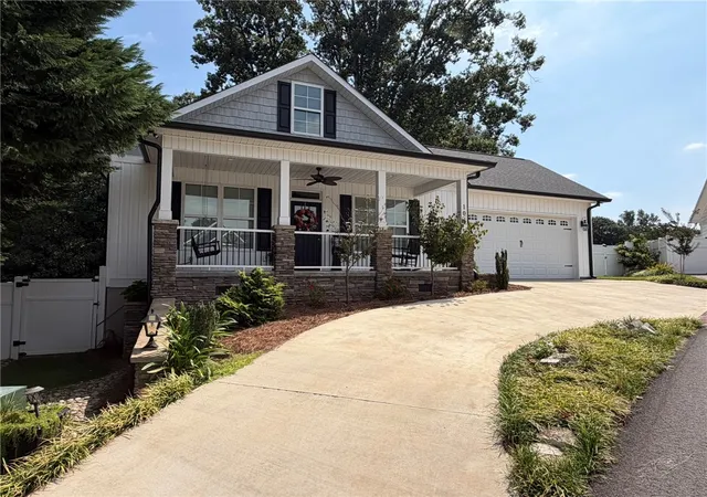 Photo 3 of Single family home for sale at 104 Cottage Way, Easley, SC 29642 | MLS# 20306568 | Listing updated on 2026-09-23