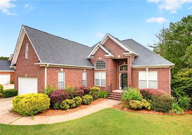 Photo 3 of Single family home for sale at 2 Windmill Way, Greenville, SC 29615 | MLS# 20306570 | Listing updated on 2026-10-25