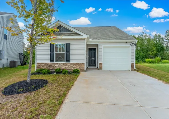 Photo 3 of Single family home for sale at 239 Mable Leaf Ln, Easley, SC 29640 | MLS# 20306571 | Listing updated on 2026-10-15