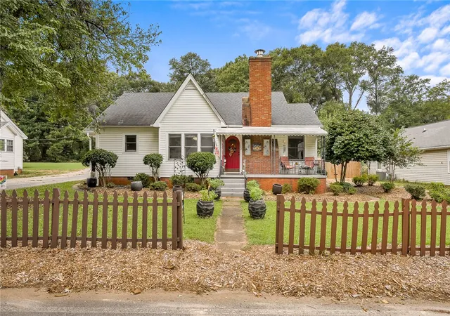 Photo 2 of Sale Pending at 108 Poplar Dr, Greer, SC 29651 | MLS# 20306471 | Listing updated on 2026-10-10