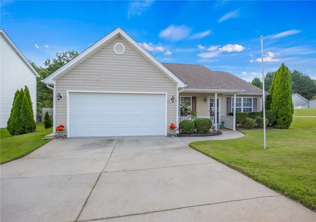 Photo 3 of Single family home for sale at 125 Patagonia Rd, Anderson, SC 29625 | MLS# 20305707 | Listing updated on 2026-10-11