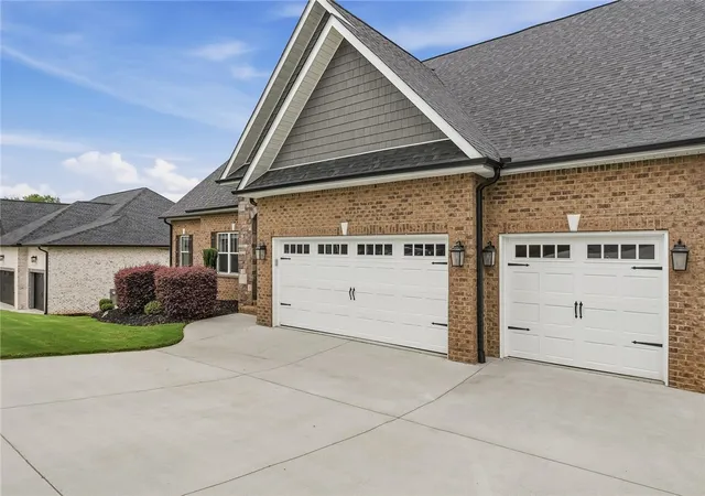 Photo 3 of Single family home for sale at 1029 Tuscany Dr, Anderson, SC 29621 | MLS# 20306540 | Listing updated on 2026-10-09